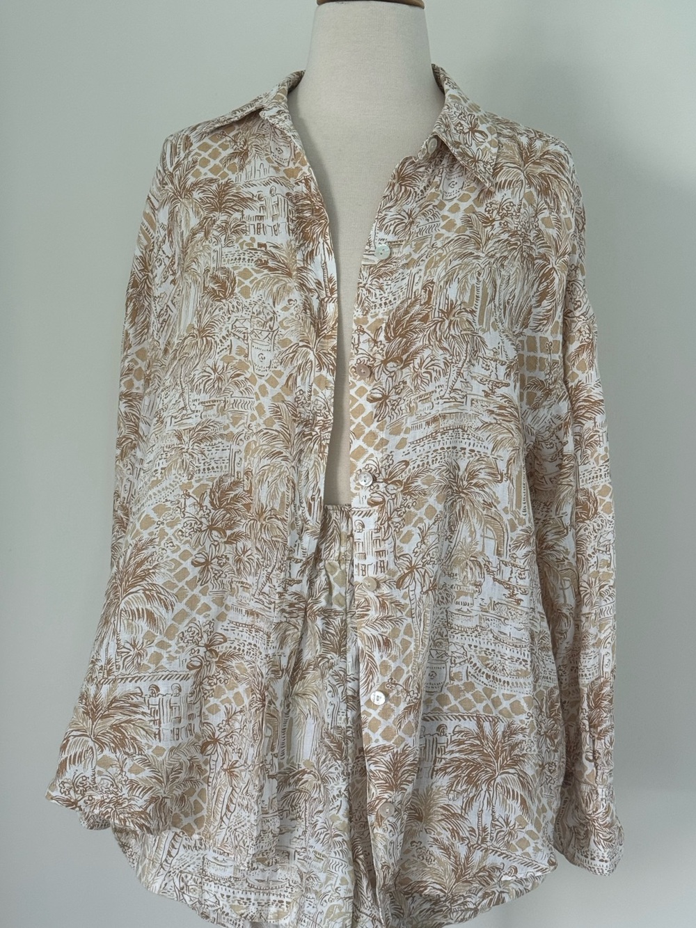 Lilly Pulitzer Stevey Relaxed Button Down Linen Shirt (sz) and Shorts (M) Set